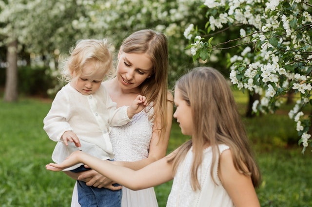 https://www.pexels.com/photo/family-picture-2333715/