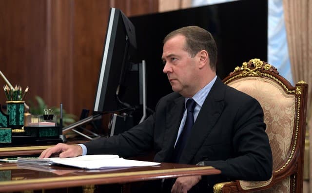 Медведев утвердил гранты регионам на 45 млрд рублей